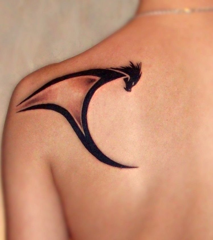 Dragon tattoo on the shoulder blade for women