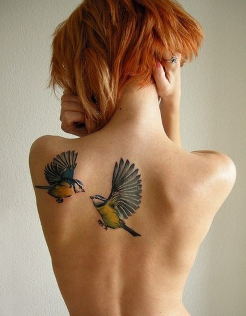 Color tattoo on the shoulder blade for women