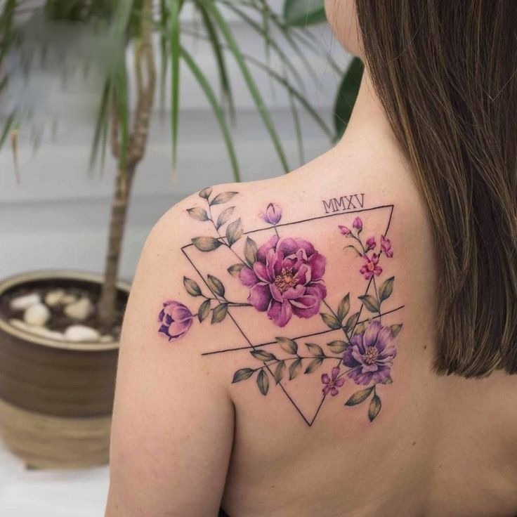 Color tattoo on the shoulder blade for women