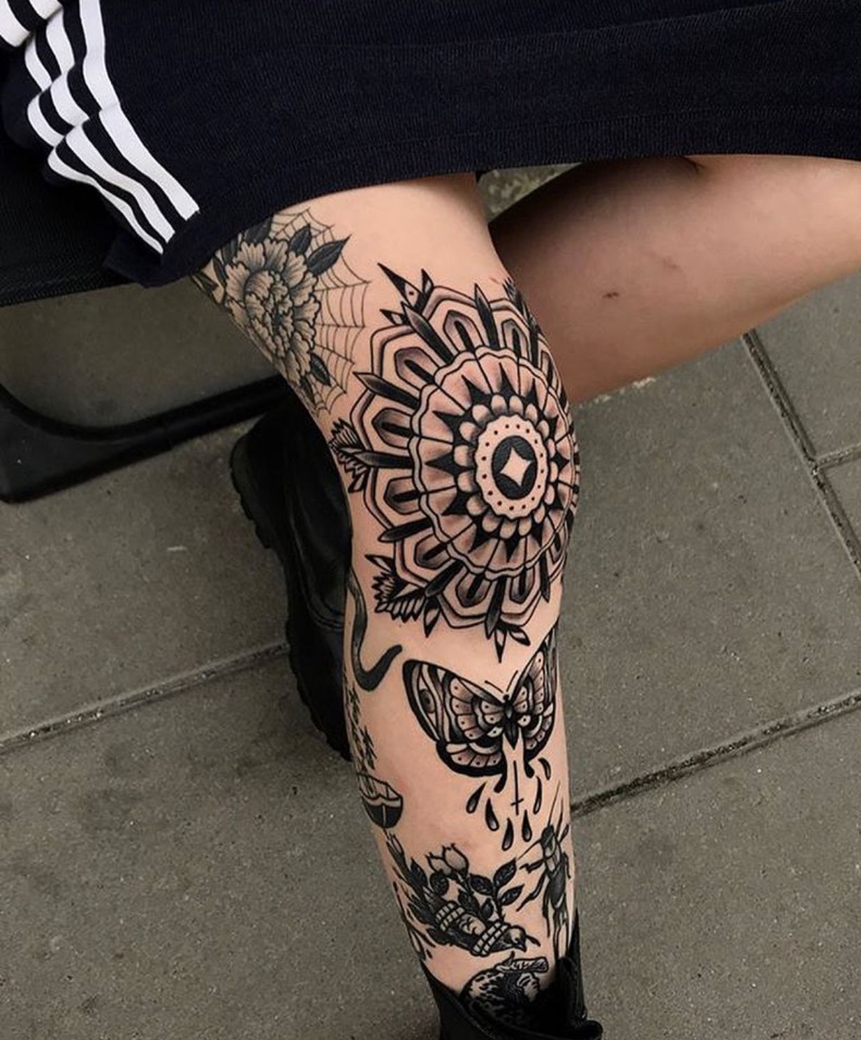 Flower tattoo on the knee for women