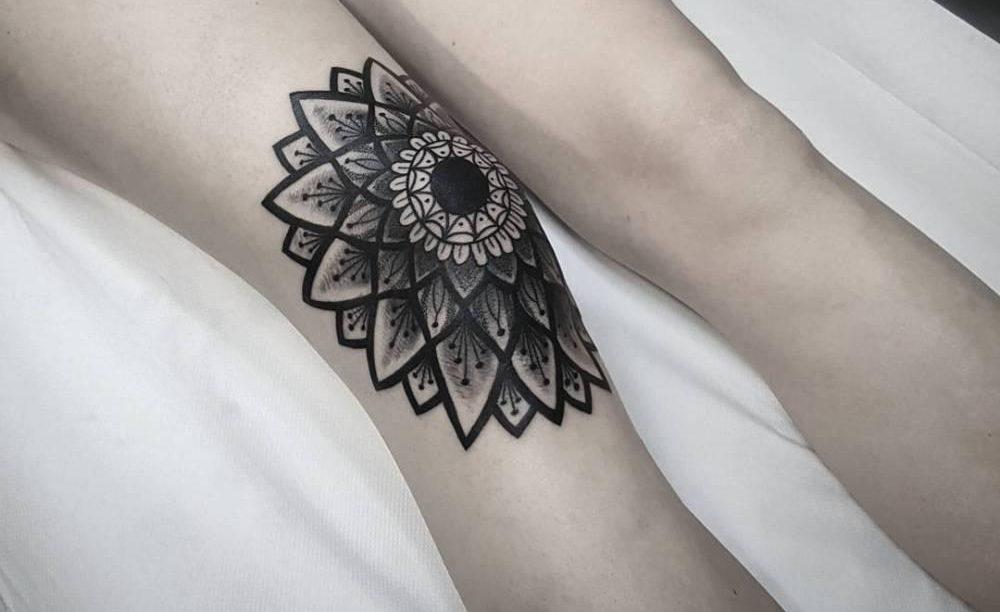 Large flower tattoo on the knee for women