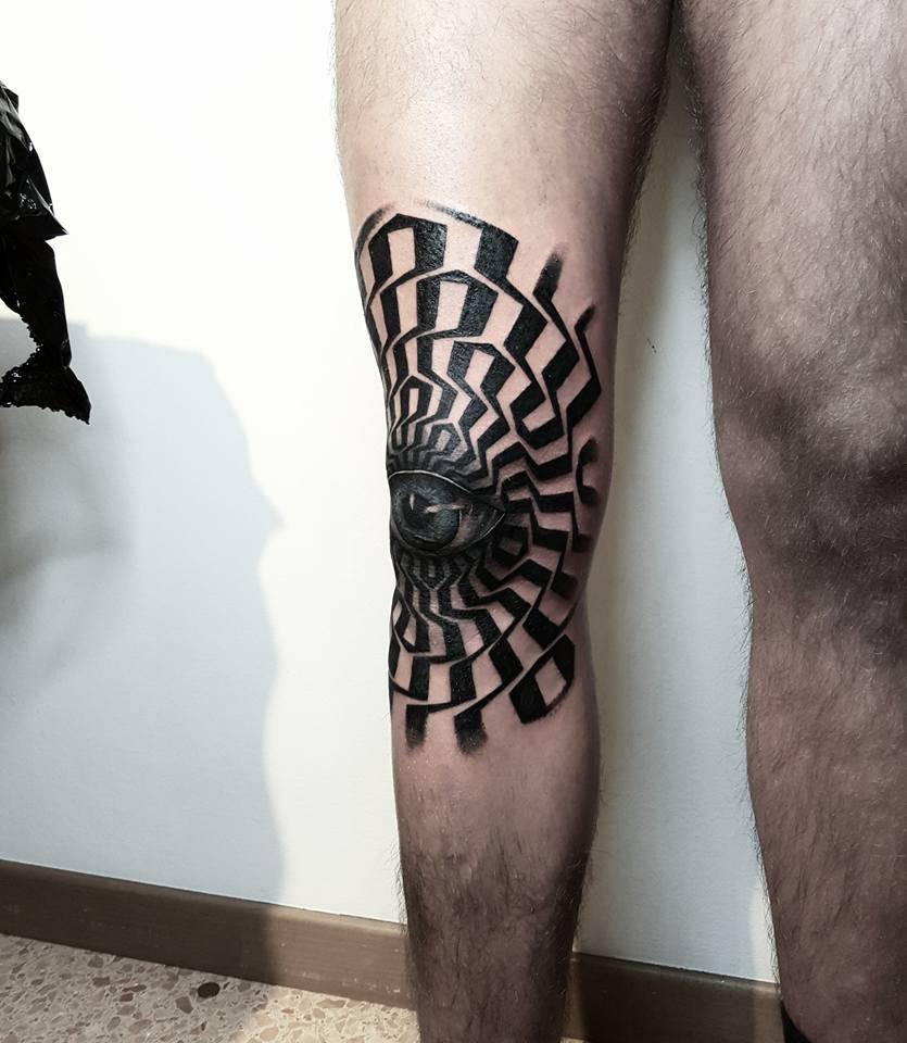 Large eye tattoo on the knee for men