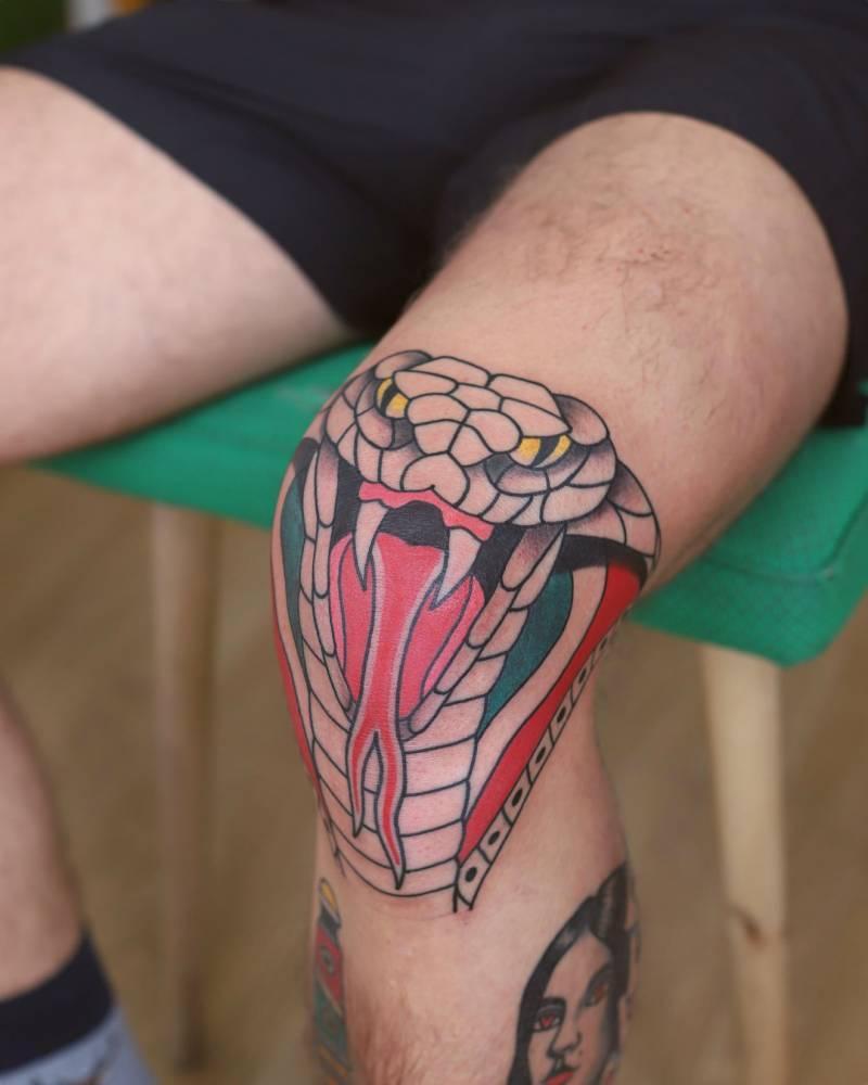 Large cobra tattoo on the knee for men