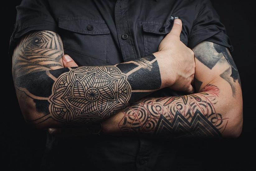 Black&Grey tattoo on hands for men