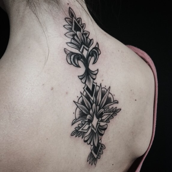 Baroque tattoo on the back for women