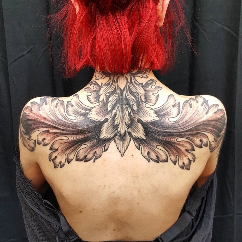 Baroque tattoo on the back for women