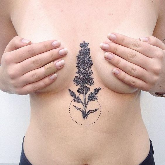 Breast tattoos: expression of feelings and individuality in every woman