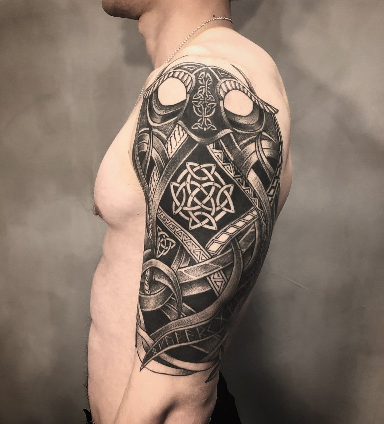 Celtic tattoo on the shoulder for men