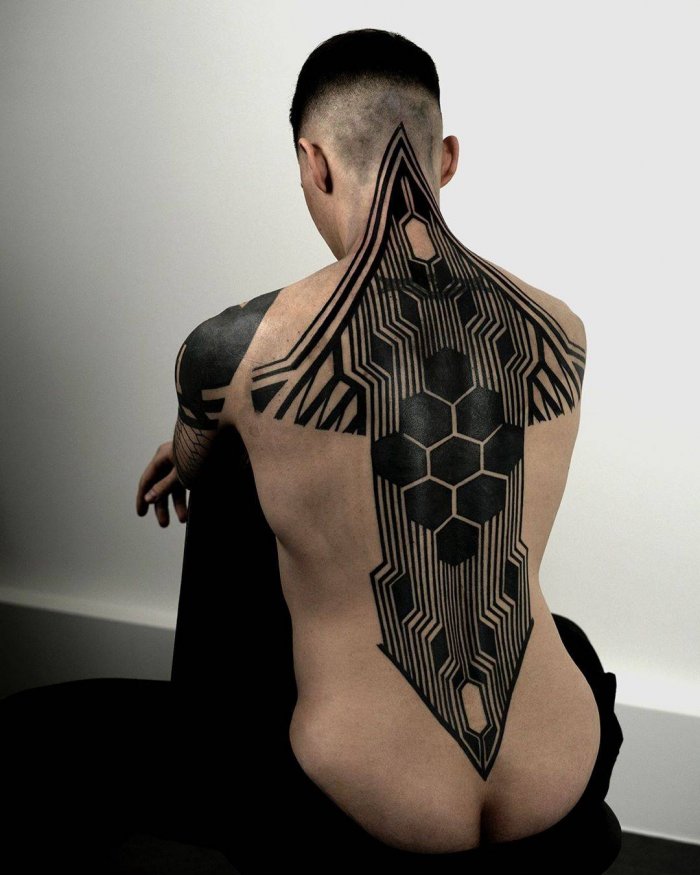 Blackwork style tattoo on the back for women