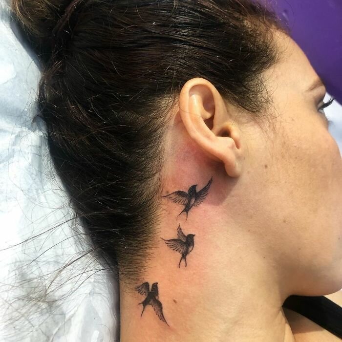 Tattoo of three birds on the neck for women