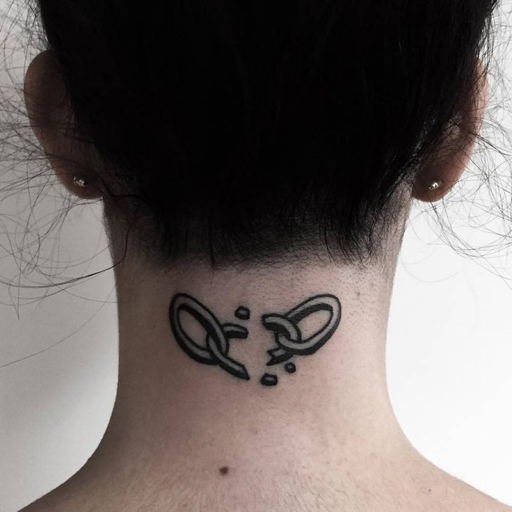 Tattoo on the neck for women