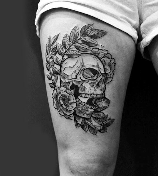 Skull tattoo on the hip for women