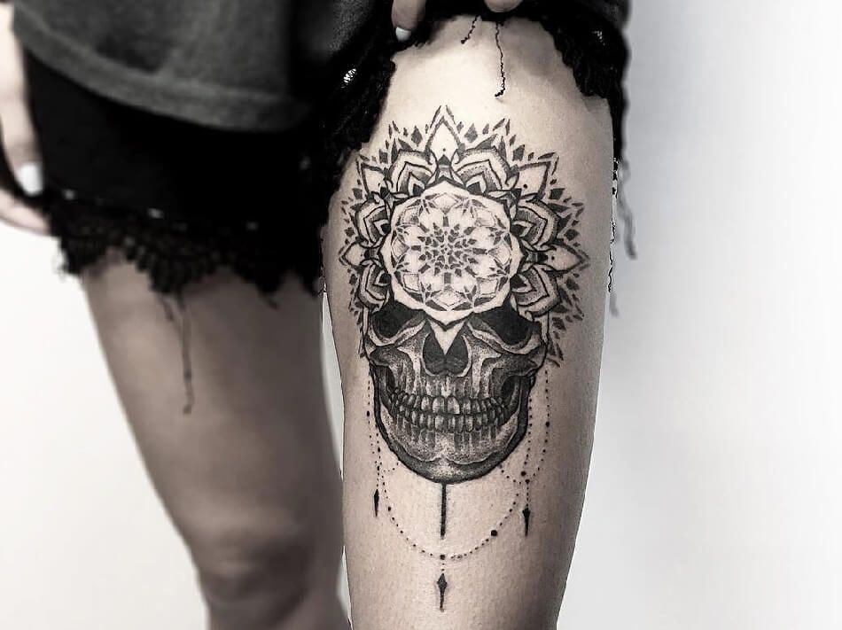 Skull tattoo on the hip for women