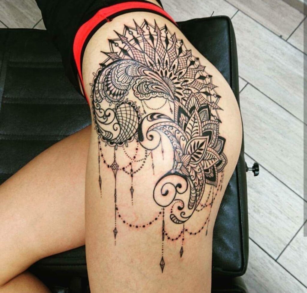 Large tattoo on the thigh for women