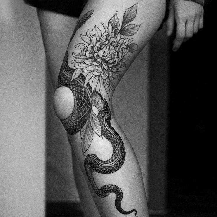 Big snake tattoo on the knee for women