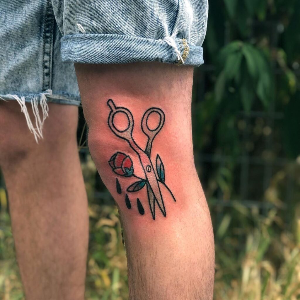 Color scissor tattoo on the knee for men