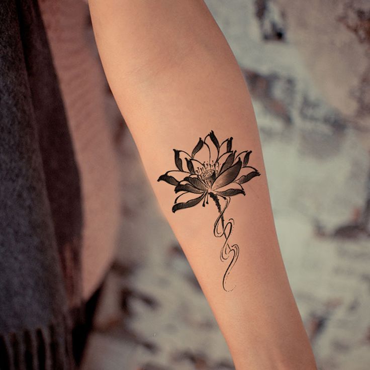 Flower tattoo on the arm for women