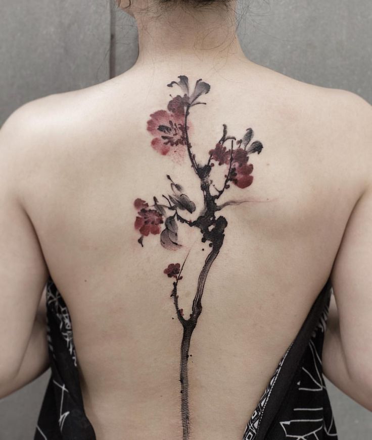 Color tattoo on the back for women