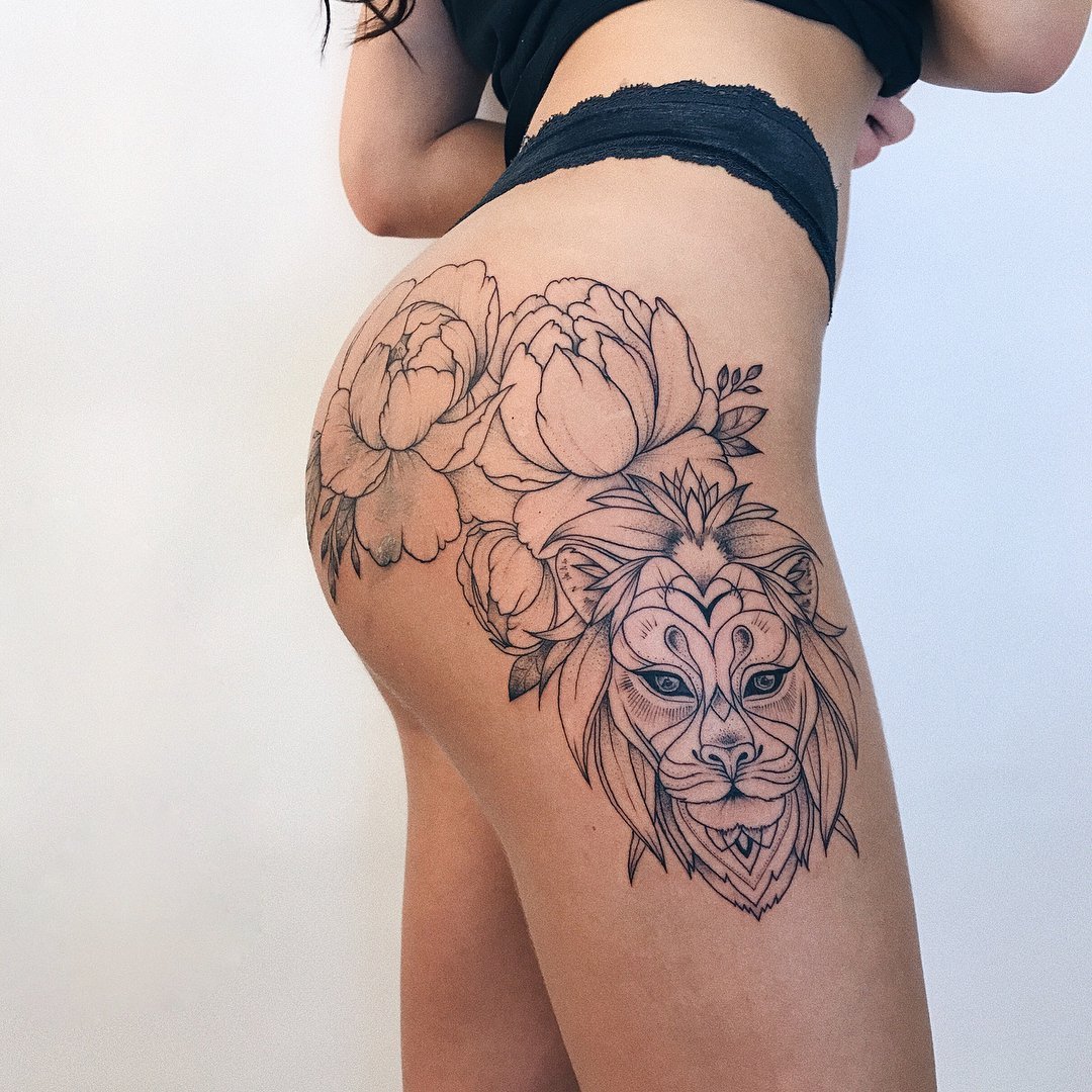 Tattoo of a lion and peonies on the thigh for women