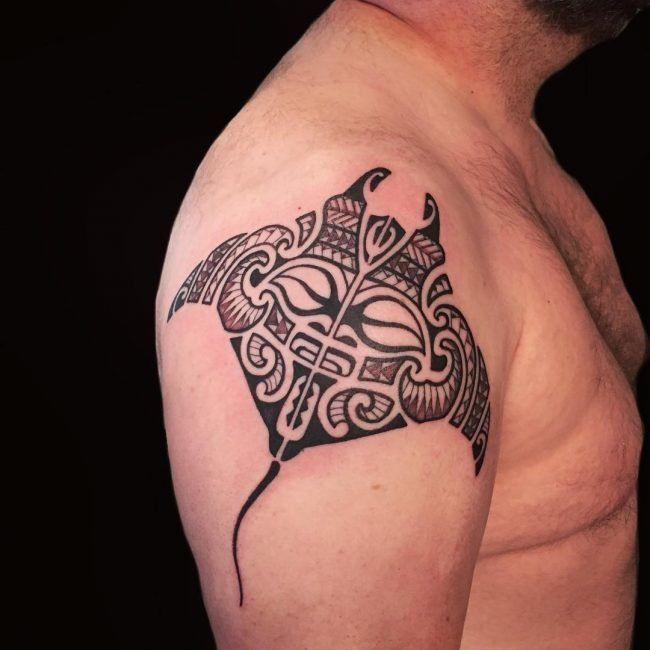 Polynesian style tattoo on the shoulder for men