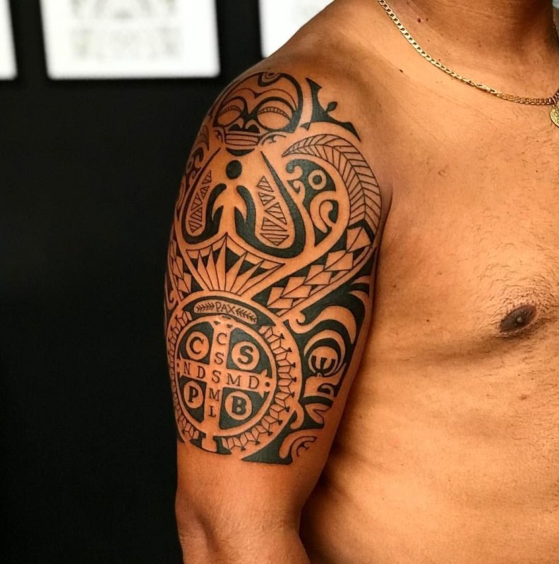 Polynesian style tattoo on the shoulder for men