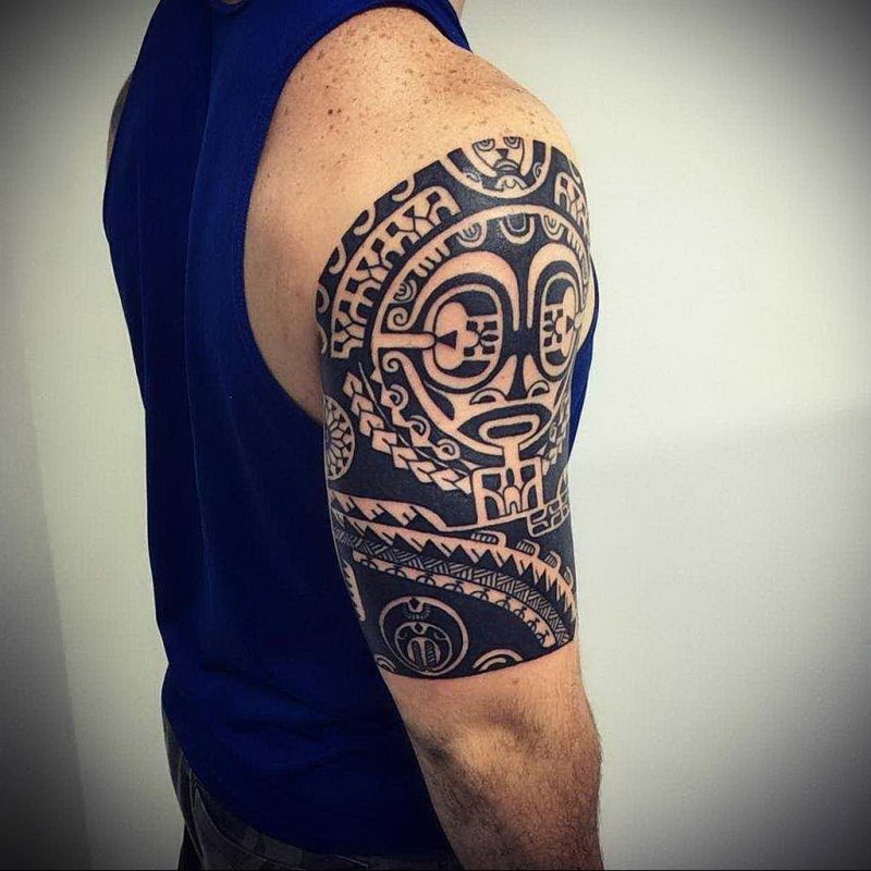 Polynesian style tattoo on the shoulder for men