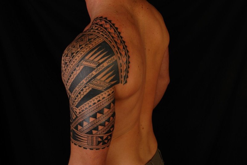 Polynesian style tattoo on the shoulder for men