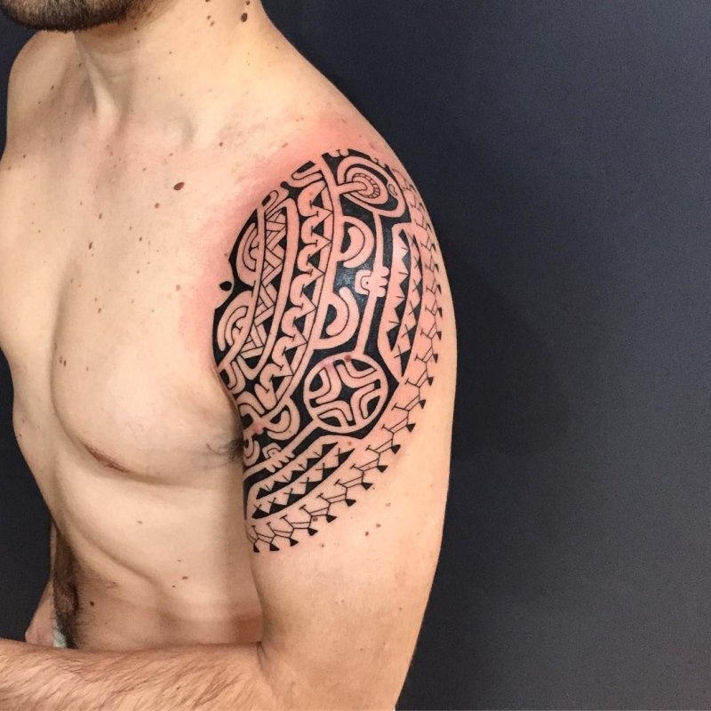 Polynesian style tattoo on the shoulder for men