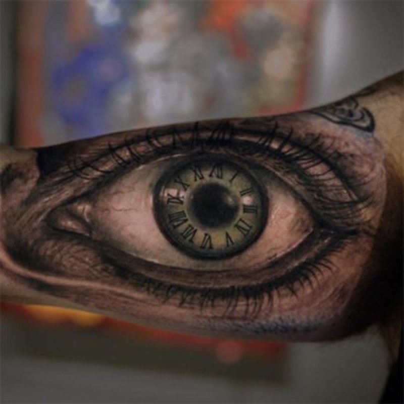 Eye tattoo on the shoulder for men