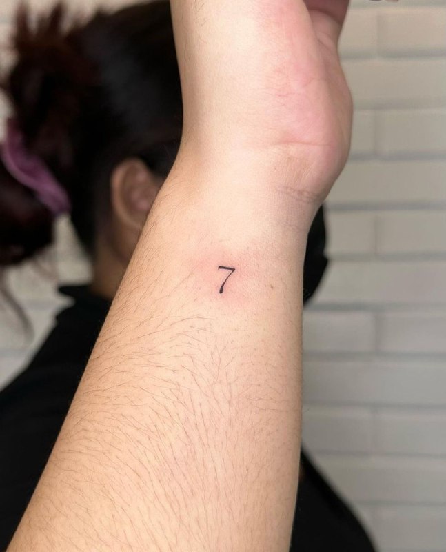 Minimalist tattoo on the arm for women