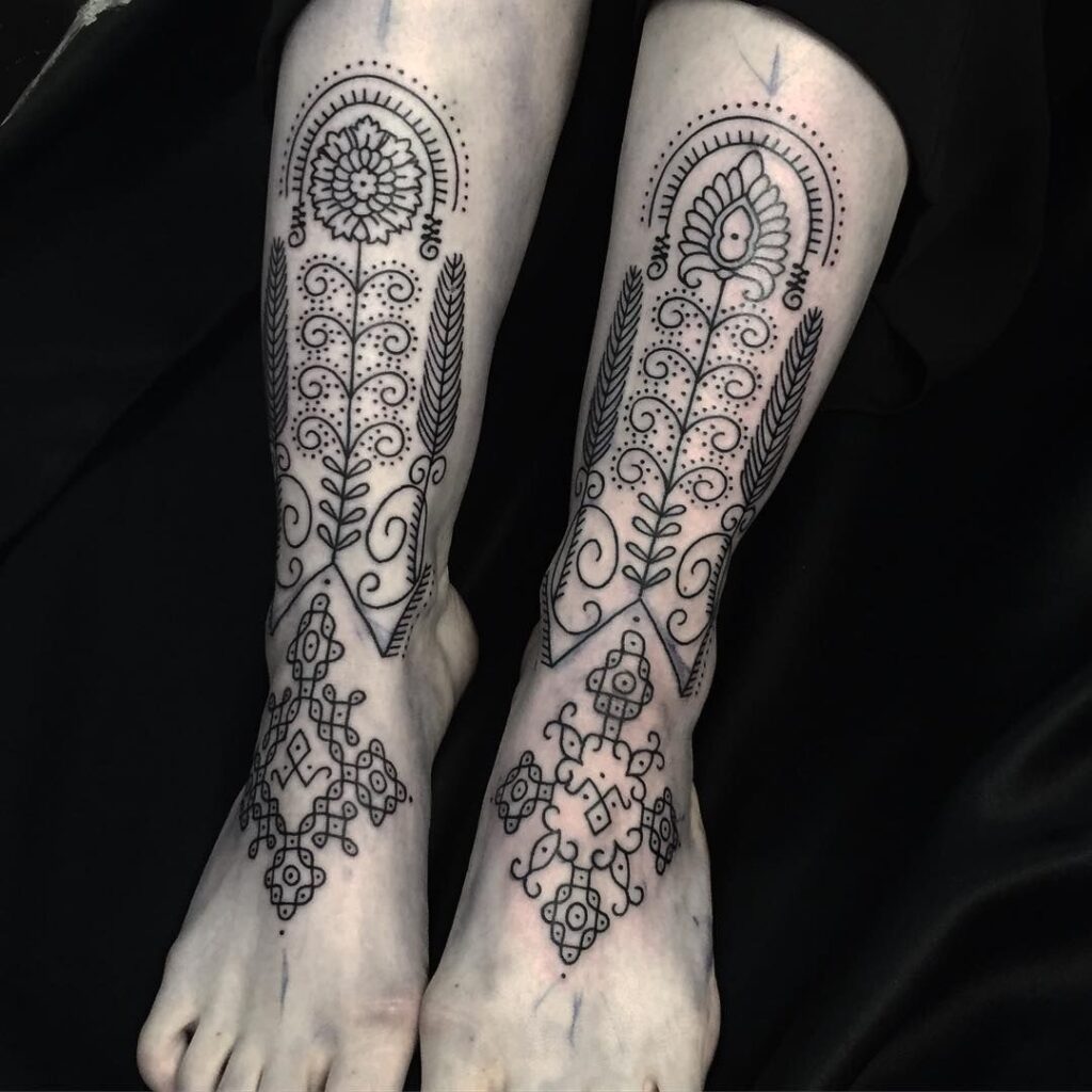 Ornamental style tattoo on the leg for men