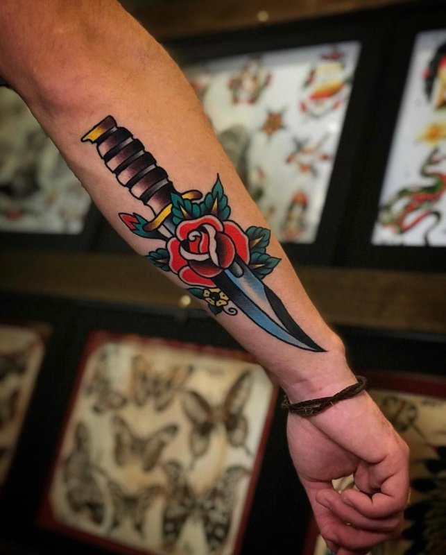 Dagger tattoo: embodiment of ancient wisdom and nobility - ️ Онлайн ...