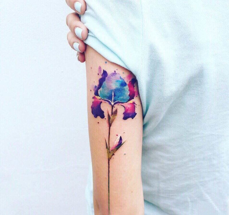 Watercolor style flower tattoo on the shoulder for women