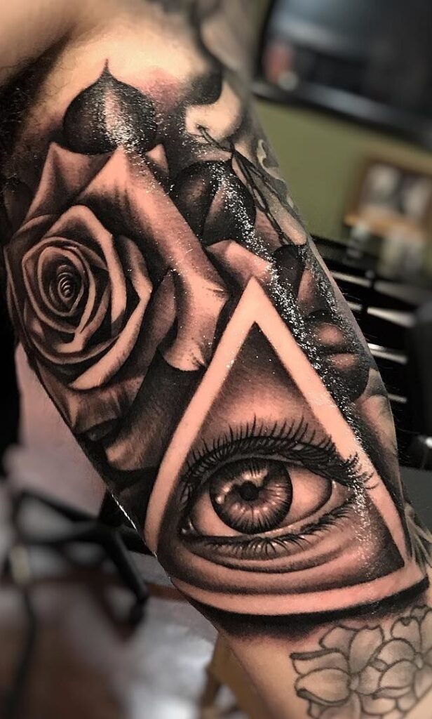 Eye tattoo on the shoulder for men