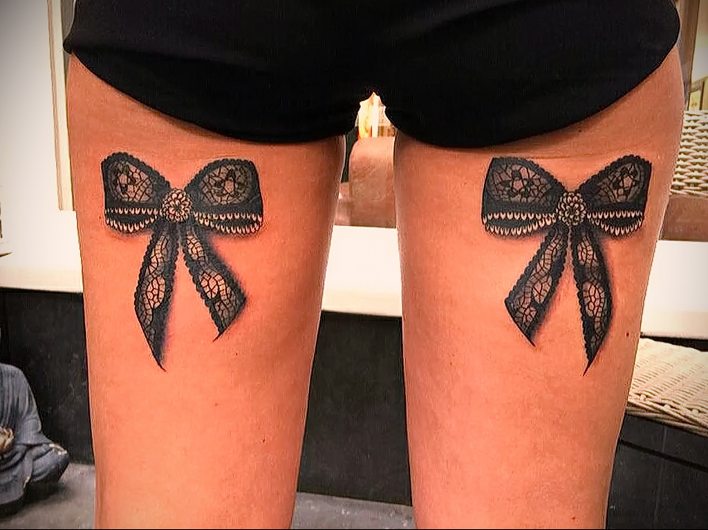 Bow tattoo on leg for women