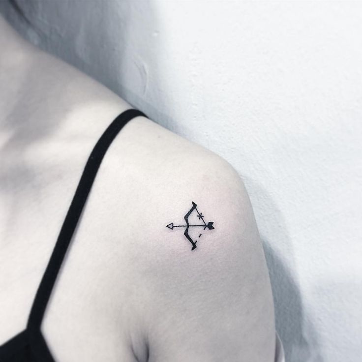 Minimalist tattoo on the shoulder for women