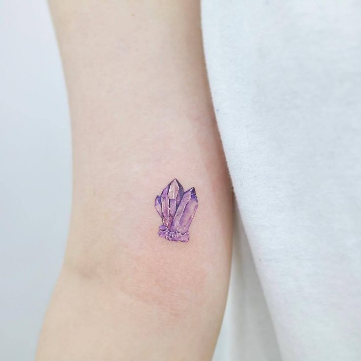 Tattoo of crystals in minimalist style on the shoulder for women