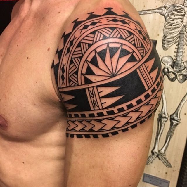 Polynesian style tattoo on the shoulder for men