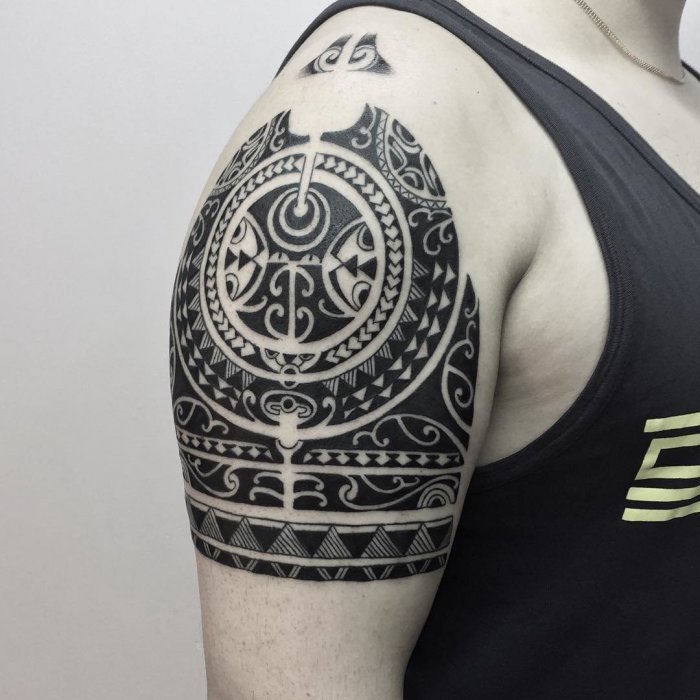 Polynesian style tattoo on the shoulder for men