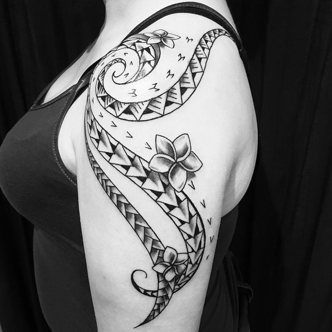 Polynesian style tattoo on the shoulder for women