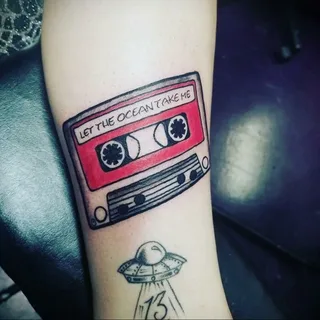 Tattoo a cassette tape on the leg for men