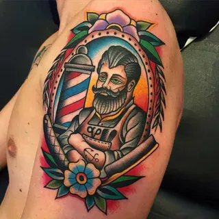 Old skool tattoo on the shoulder for men