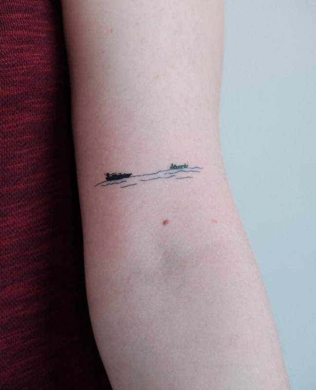 Minimalist tattoo on the shoulder for women