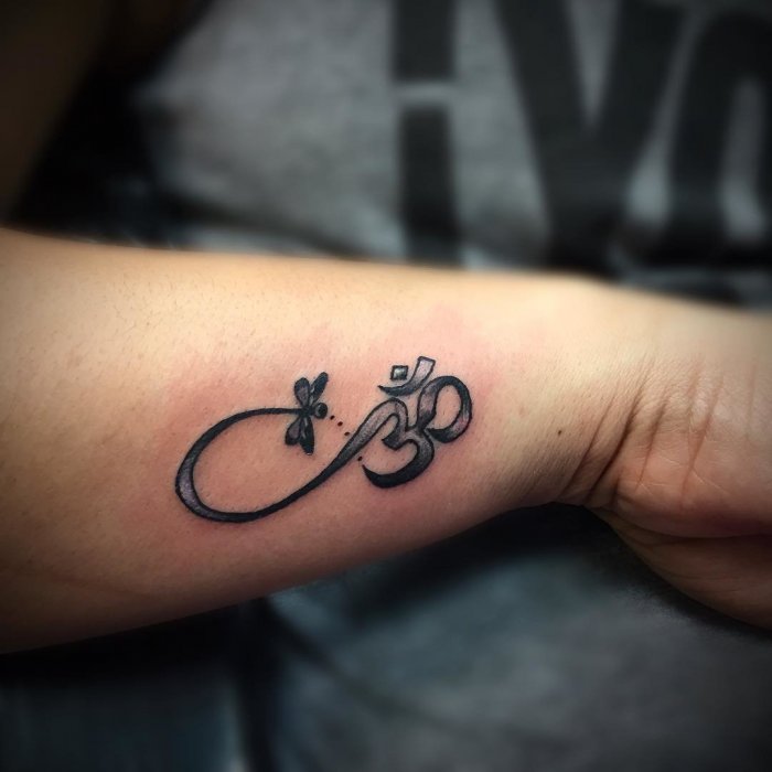 Infinity tattoo: a symbol of eternity on your skin!