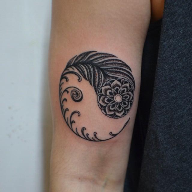 Yin-yang tattoo on the shoulder for men