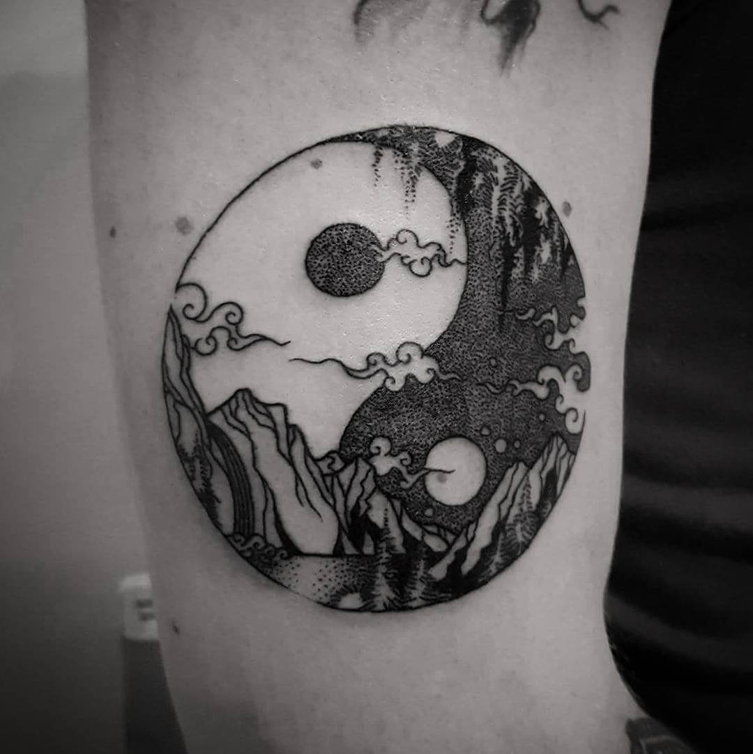 Yin-yang tattoo on the shoulder for men