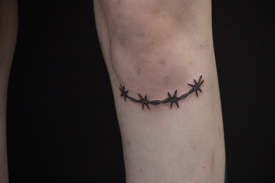 Barbed wire tattoo on knee for men