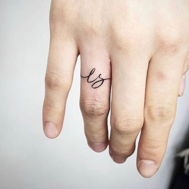 Ring tattoo on the finger for men