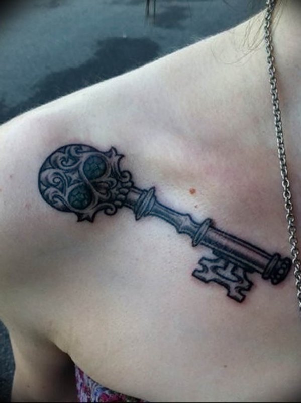 Key tattoo on the collarbone for women