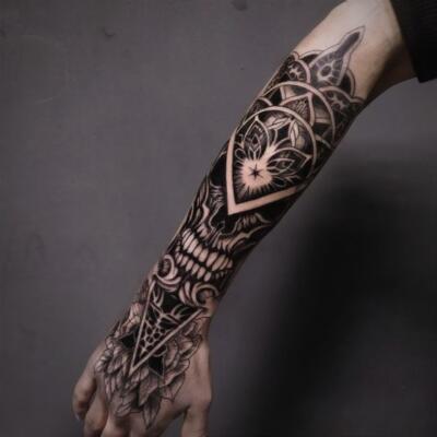 Black work tattoo style (2)